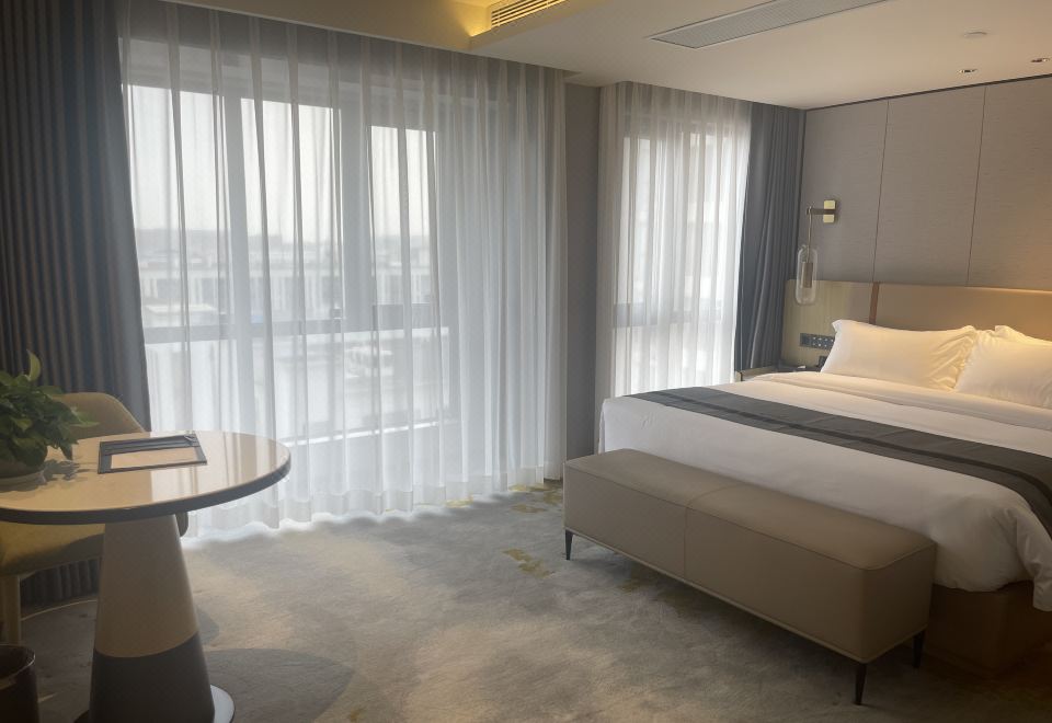 Dejin Garden Hotel (Shenzhen International Convention and Exhibition Center)Deluxe Queen Bed Room