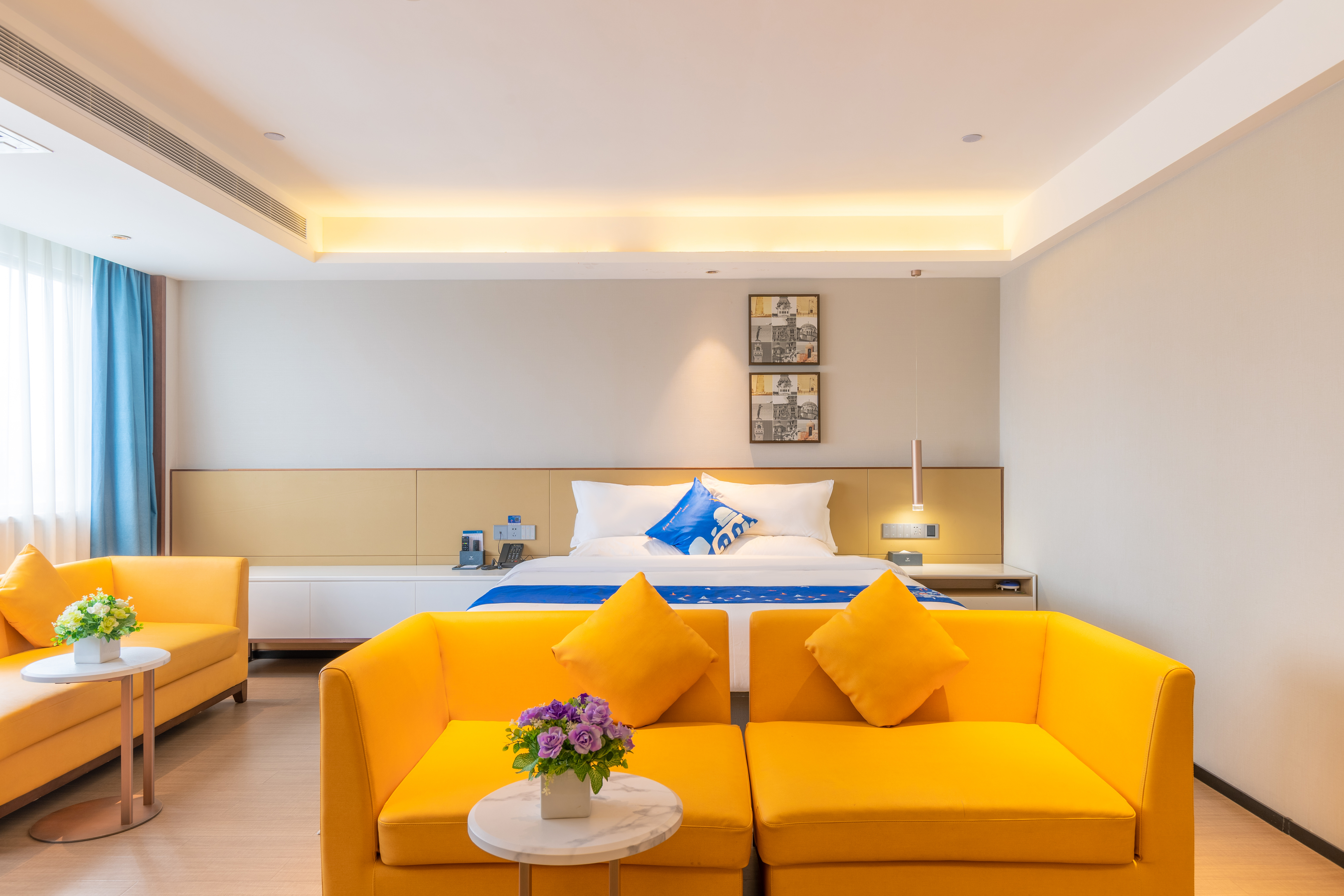 超级大床房（电视投屏+办公桌椅+婚房布置）