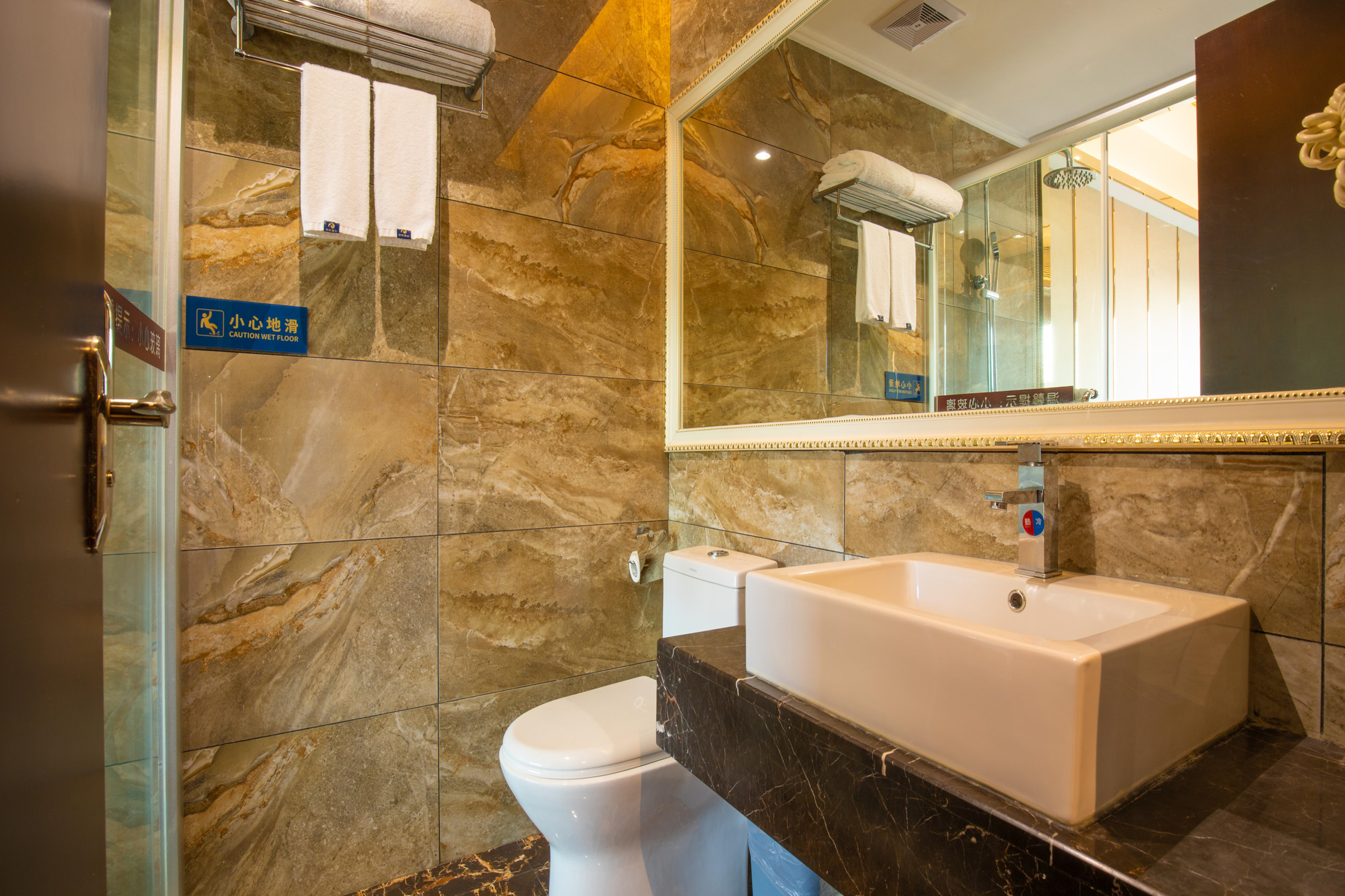 机翼.巨幕影音大床房