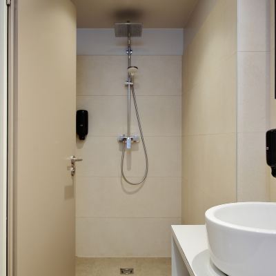Standard Twin Room Ensuite Maverick Urban Lodge Promo Code