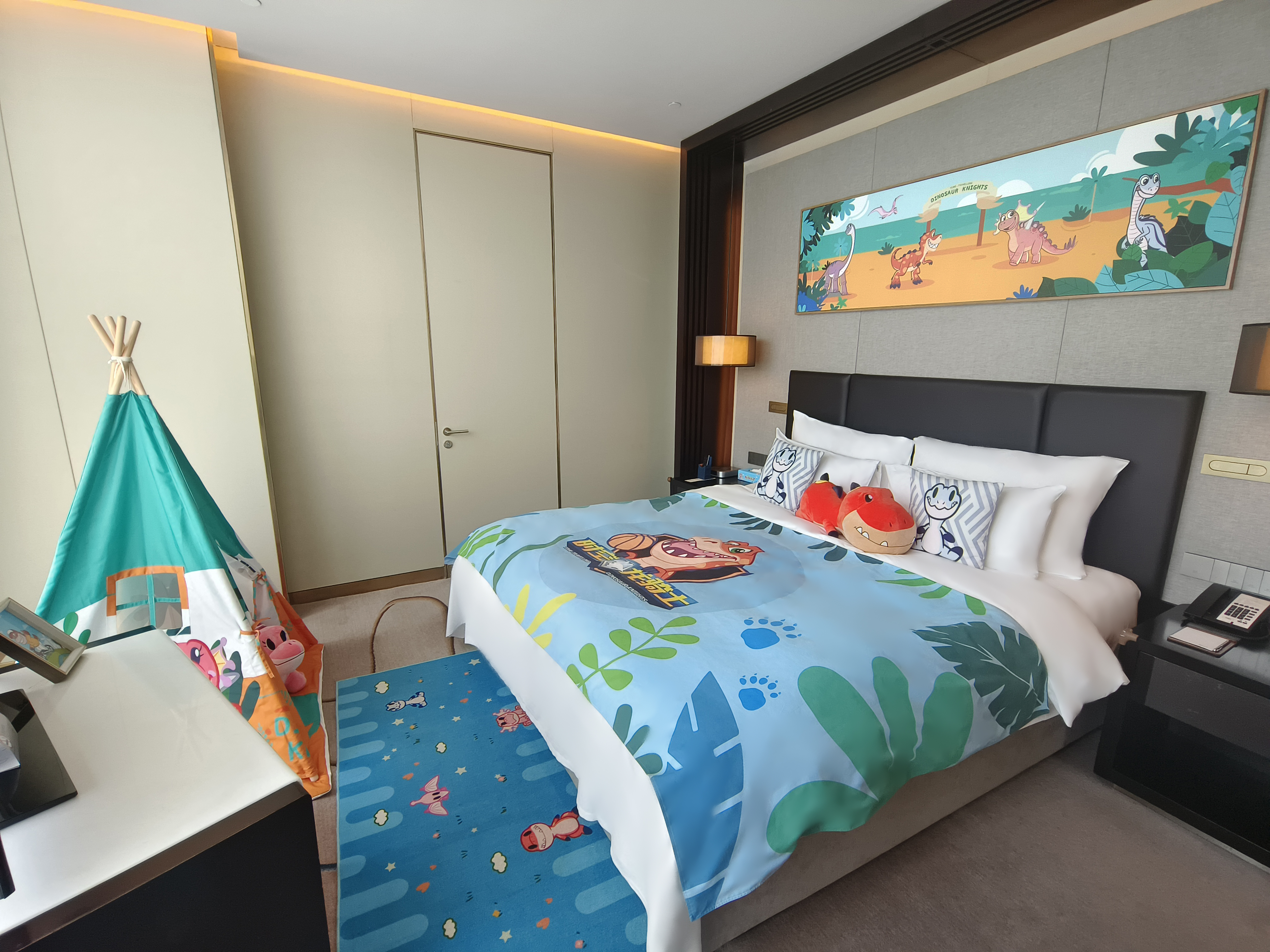 时空龙骑士豪华湖景大床房