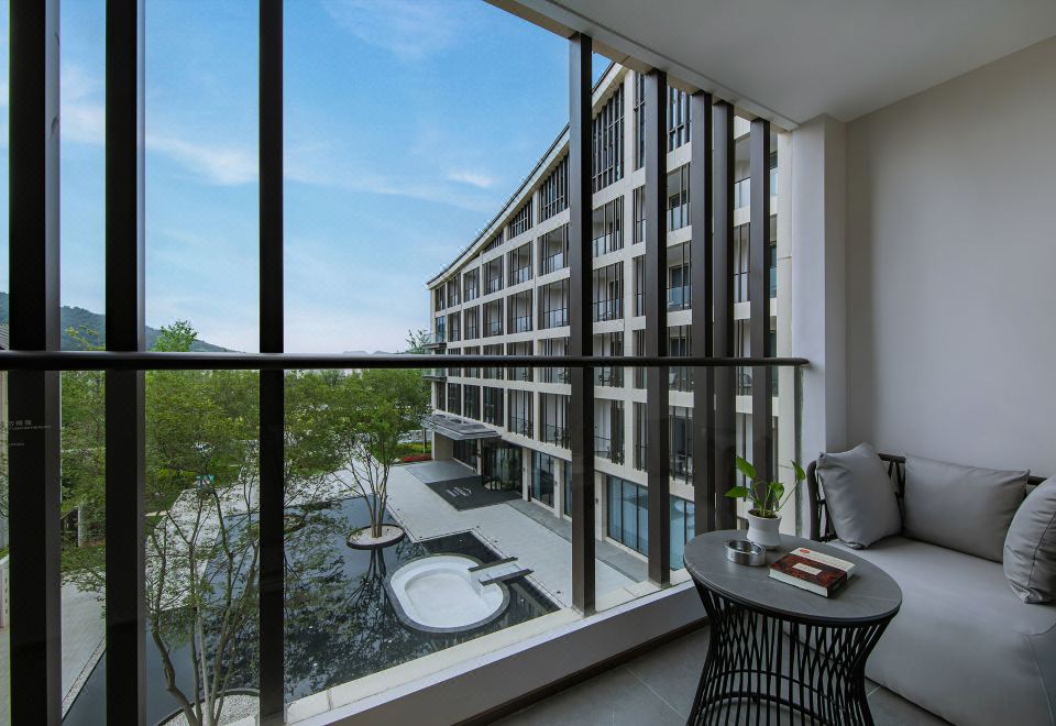 Deluxe Supreme Suite