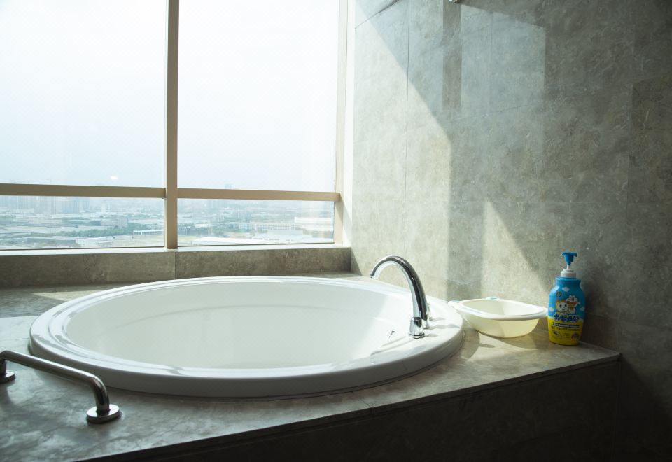 家庭亲子?豪华三人房|小童乐园|小童护栏|小童洗护