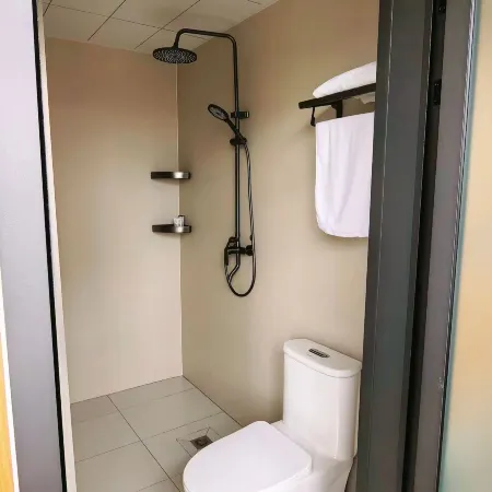 RUSHAN YUELAI BUSINESS HOTEL