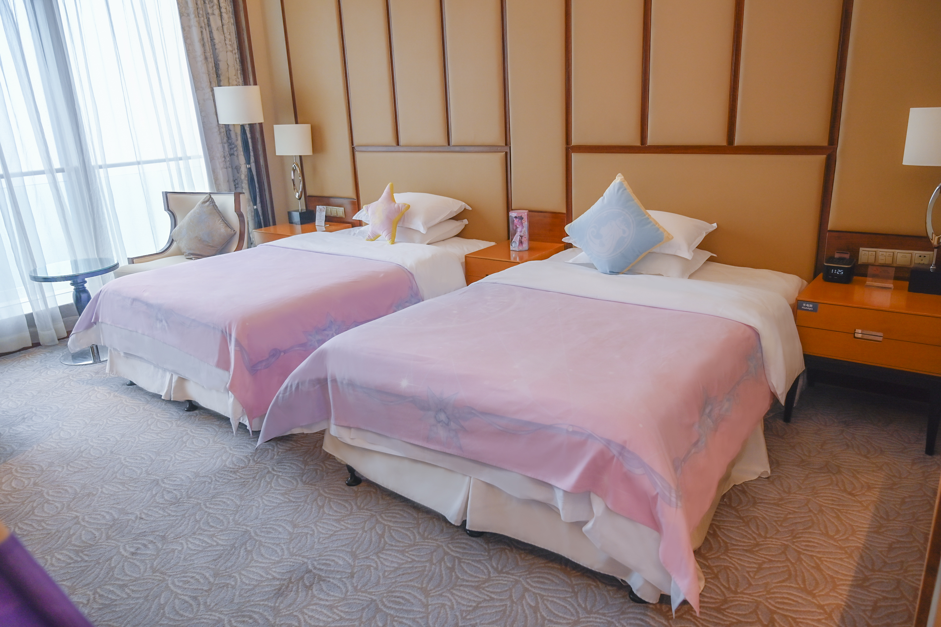 叶罗丽豪华双床主题房