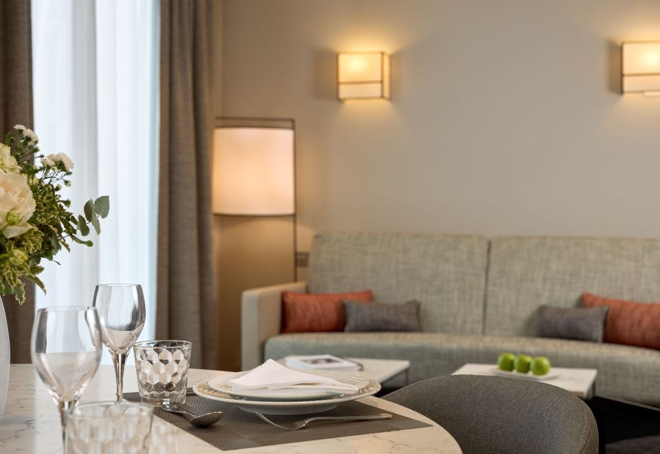 Fraser Suites le Claridge Champs-ElyséesOne Bedroom Premier Suite