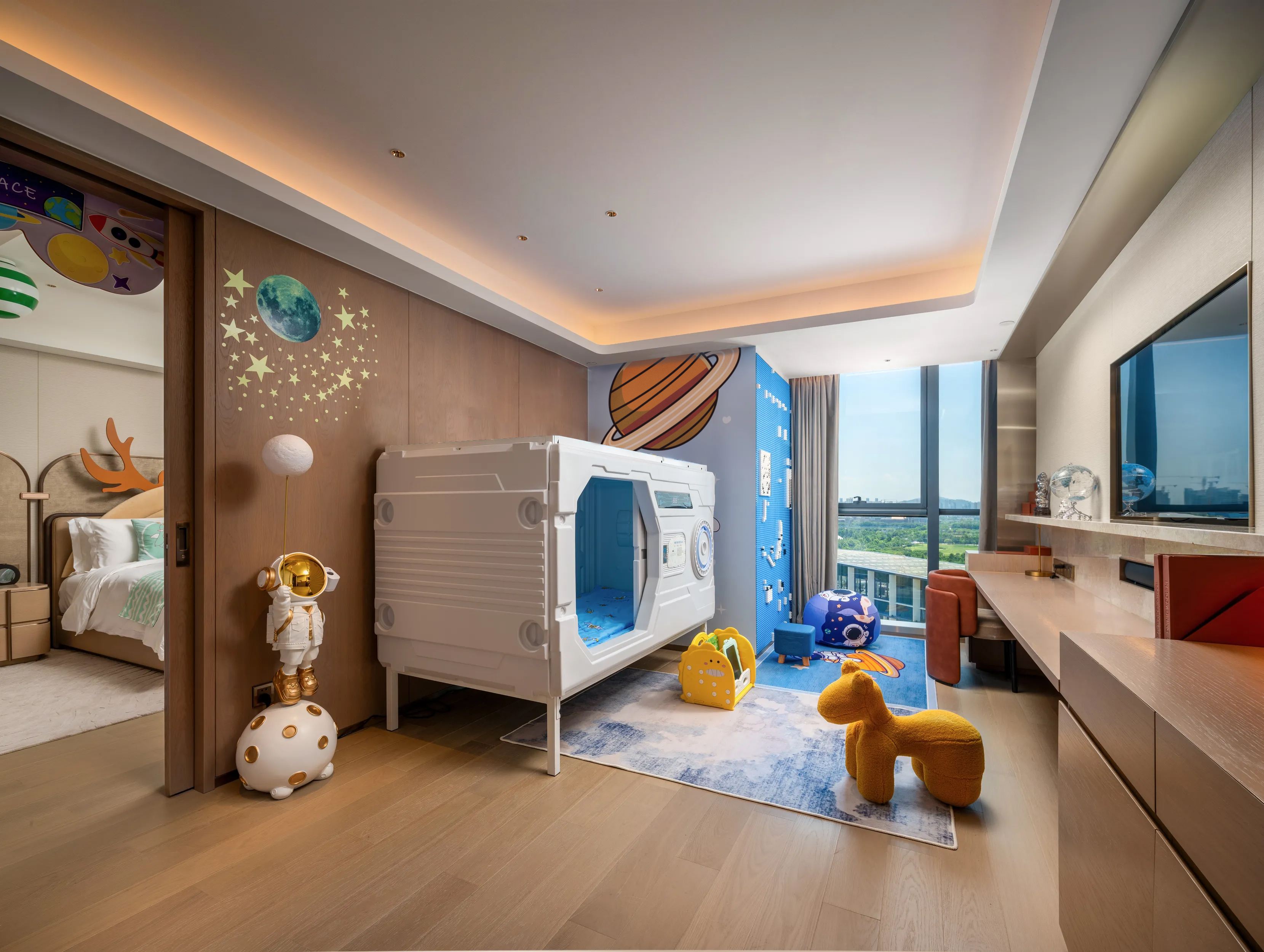 糖果飞屋太空主题家庭套房||童年木马+小童玩具+浴缸