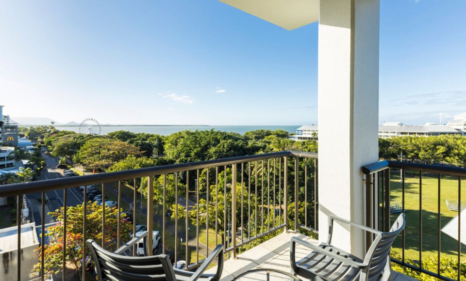 高级特大床阳台套房