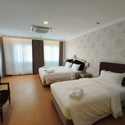 Executive Deluxe Triple Room Kupon RC Hotel