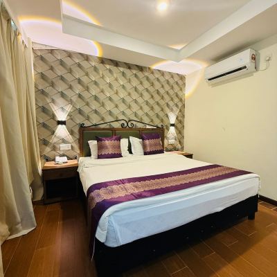 King Standard Kupon OYO 90134 K Garden Hotel