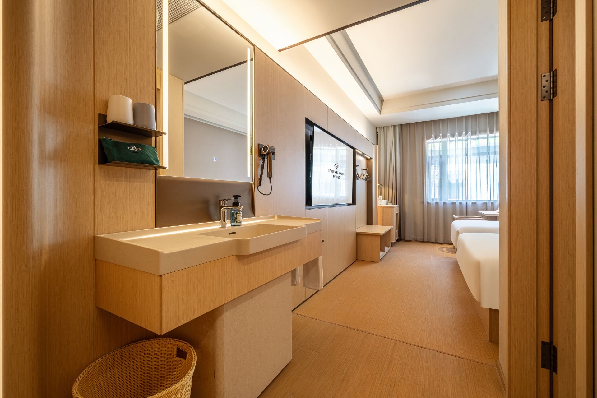 Smart Enjoyment Twin Room (Smart Dryer + Smart Guest Control + Smart Toilet)
