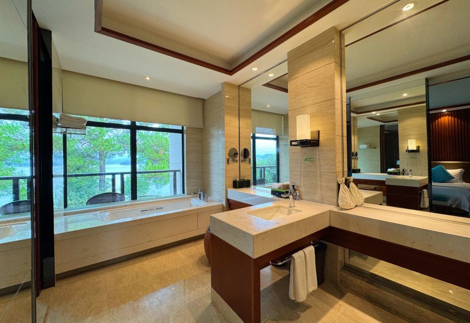 Narada Qiandao Lake ResortDeluxe Lake-view Queen Room