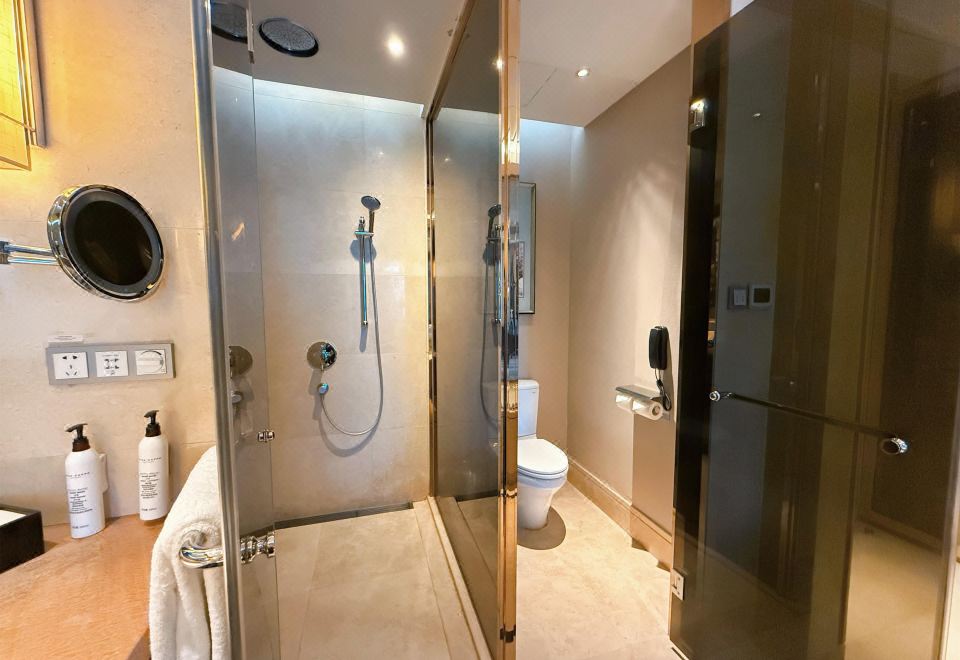 豪华家庭三人房（斯林百兰床垫+ACCA洗护用品+独立浴缸）