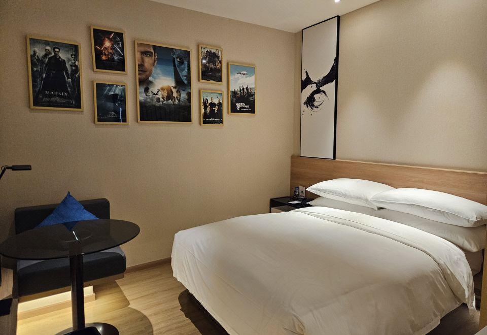 Fairfield by Marriott Shanghai Pudong CentralAudio-Visual Double Bed Room [Sony Viewing Equipment + Extensive VIP Resources]