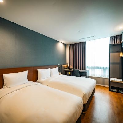 標準三人房 阿爾班市飯店優惠