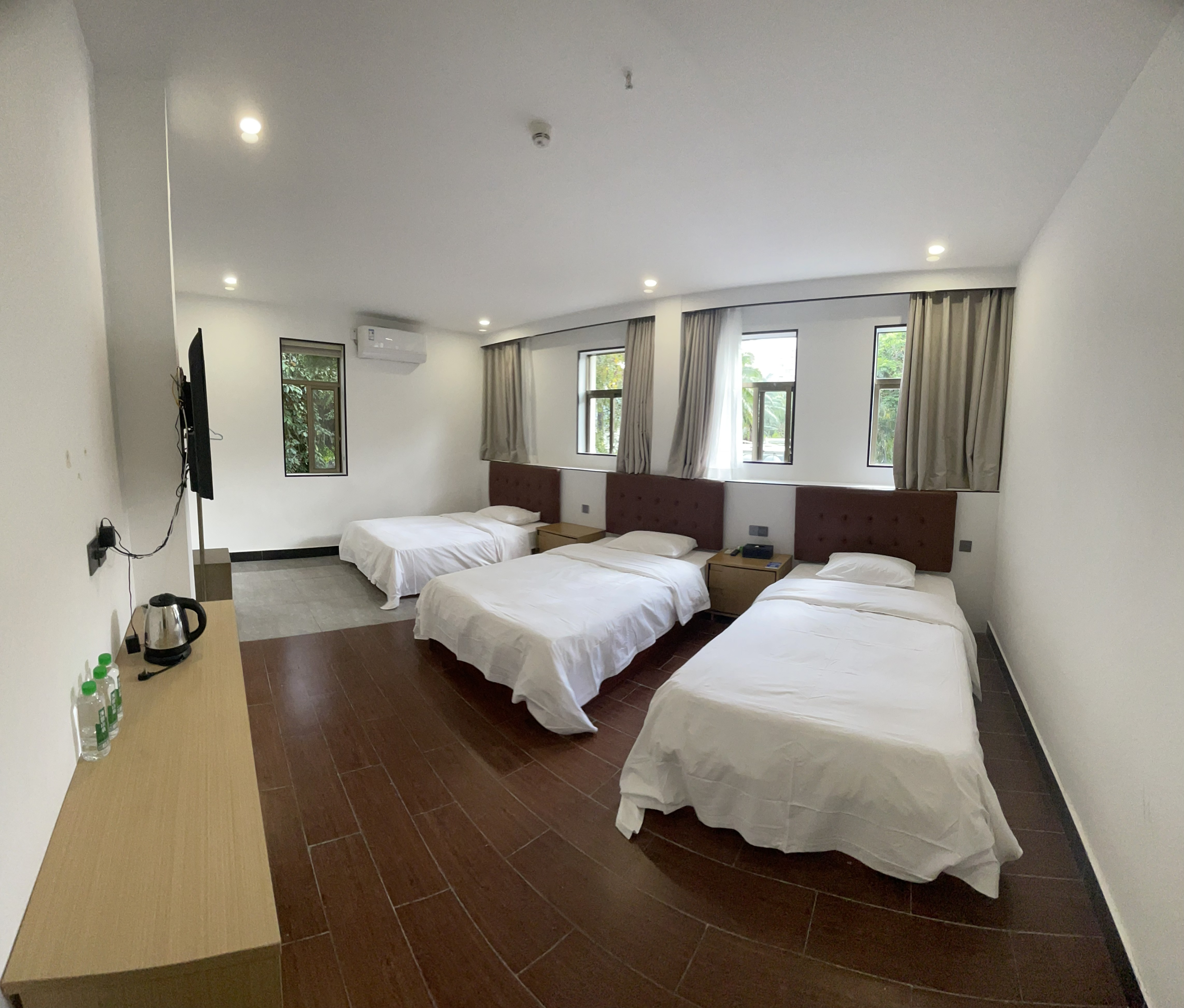 雅致家庭三床房