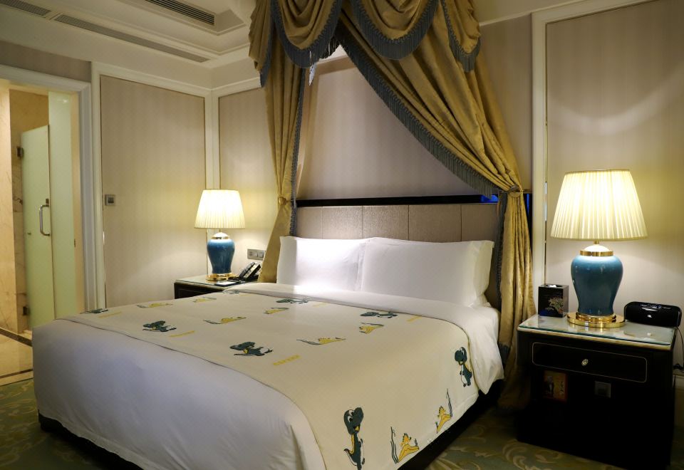 InterContinental Chengdu Global CenterFamily Room - Courtyard-View