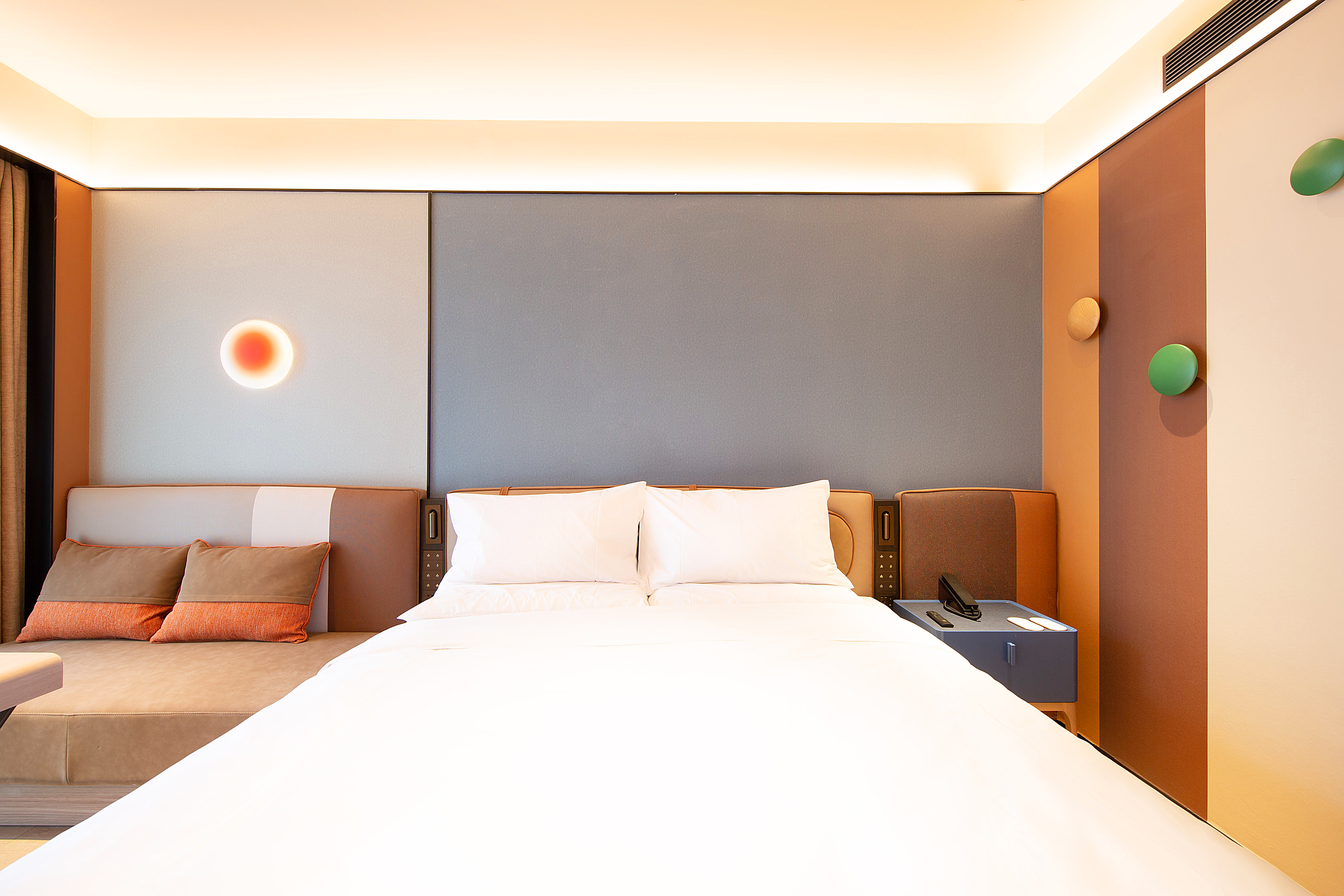 加州阳光高级大床房（65寸投屏|金可儿床垫|独立冰箱）