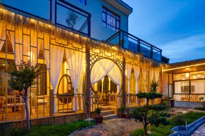 Floral Hotel· Huayin Qingping Villa Hotel Hotels in 