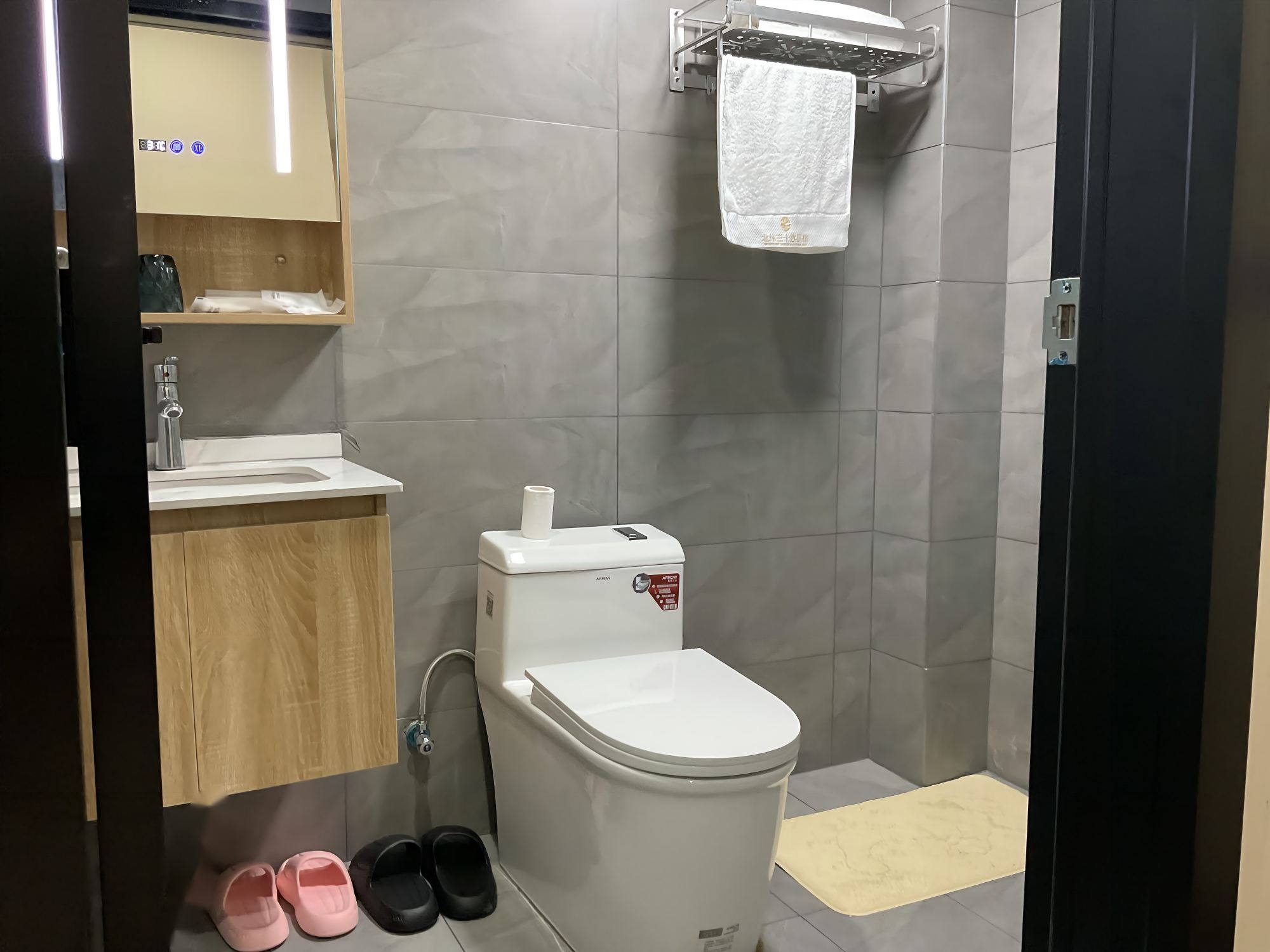 LOFT墨绿大床套房∣两衞∣客厅∣亲子套∣定制亲子床垫