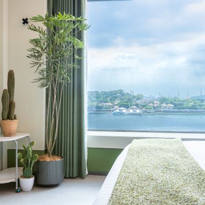 海棠月·森法海景·大床房（投影儀+浴缸+鼓浪嶼海景） 蔦島海景潮宿（廈門中山路步行街輪渡碼頭店）優惠