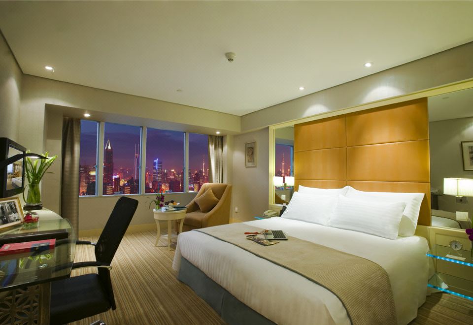 Jin Jiang Tower ShanghaiSmart Deluxe Room - with View (Double bed)