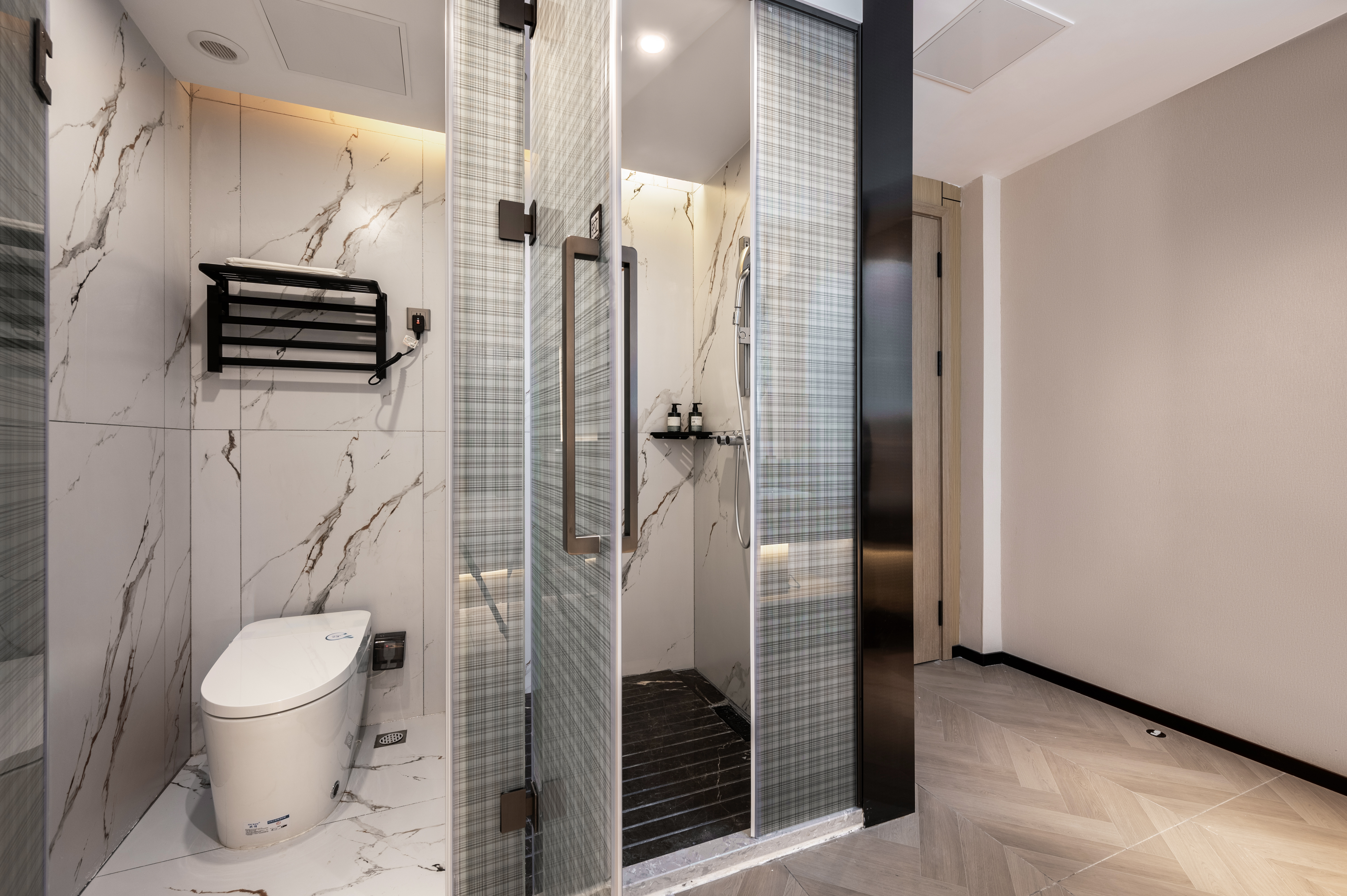 Smart Cinema King Size Room