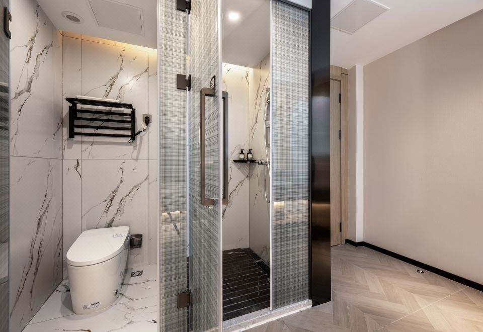 Smart Cinema King Size Room