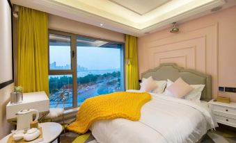 Changsha Shuiyunju Light Luxury River View Homestay (Wuyi Square Subway Station)