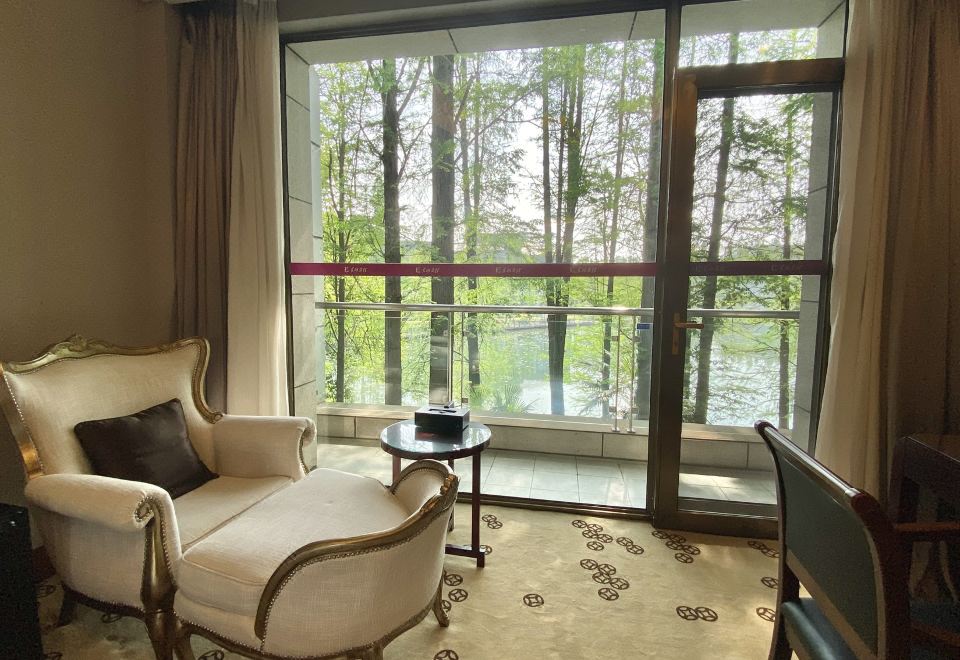 East Lake Hotel WuhanBaihua 2# Lake-View Suite