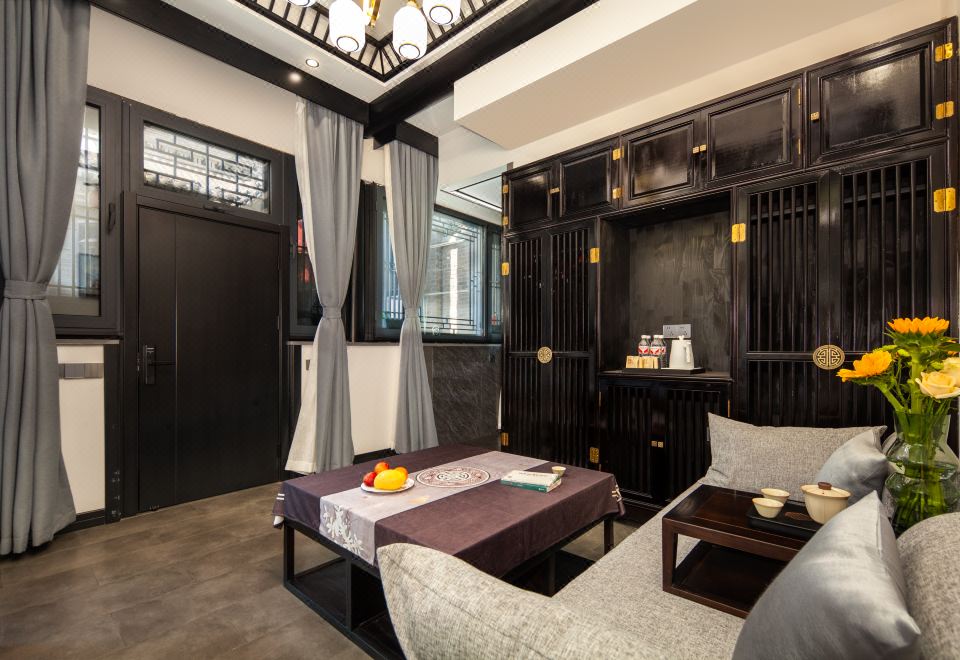 Purple Qi East Come Big Bed Room