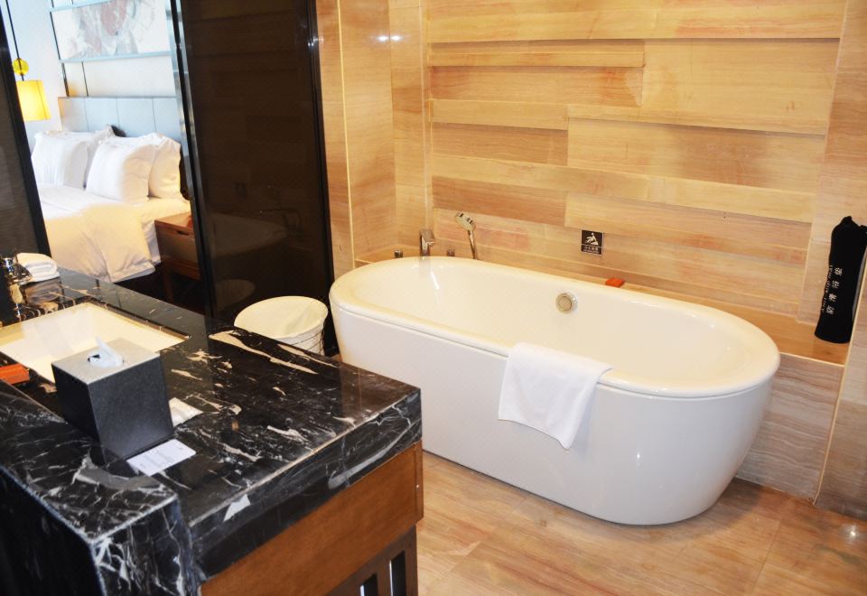 Crowne Plaza Tianjin MeijiangnanDeluxe Executive Double Room