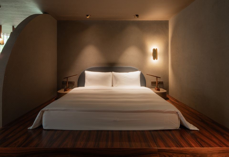 豪華湖景大床房