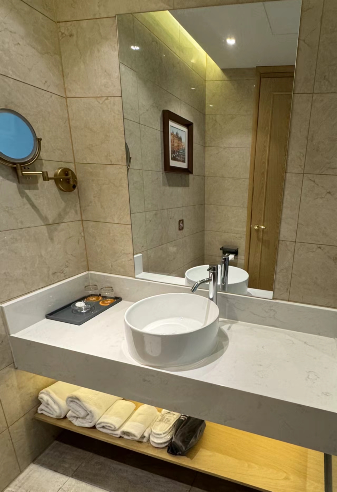 Vienna Hotel (Shanghai Jing'an Gaoping Road)零压愉梦大床房（新版零压床垫）