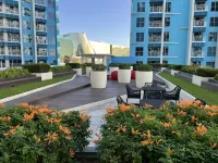 Luxury 1 Bedroom Manila BaySunset Airports Okada Solaire MOA with Parking