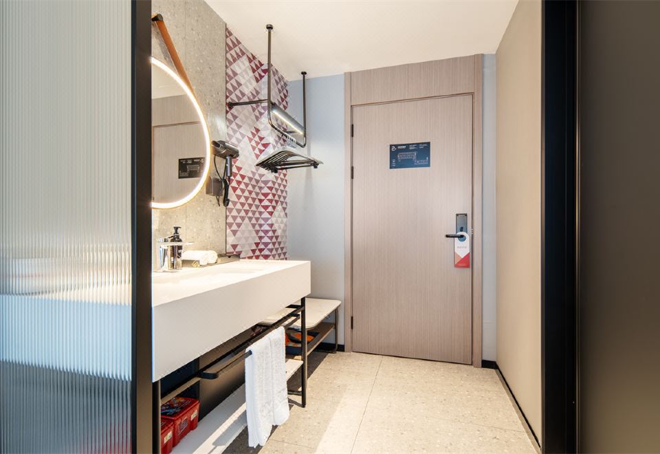 標準大床房〔智能客控+智能投屏+零壓床墊〕