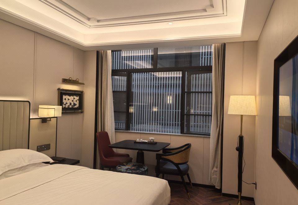 探索大床房（泡茶茶具-智能控制-乳膠枕）