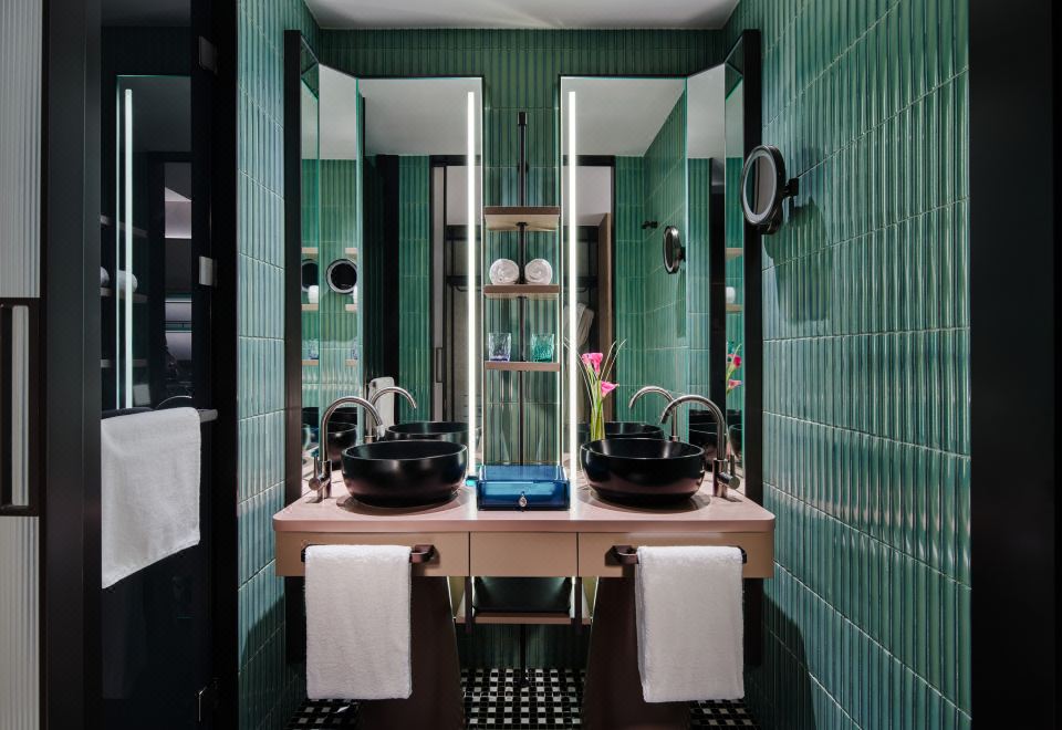 精品湖景陽臺雙床房