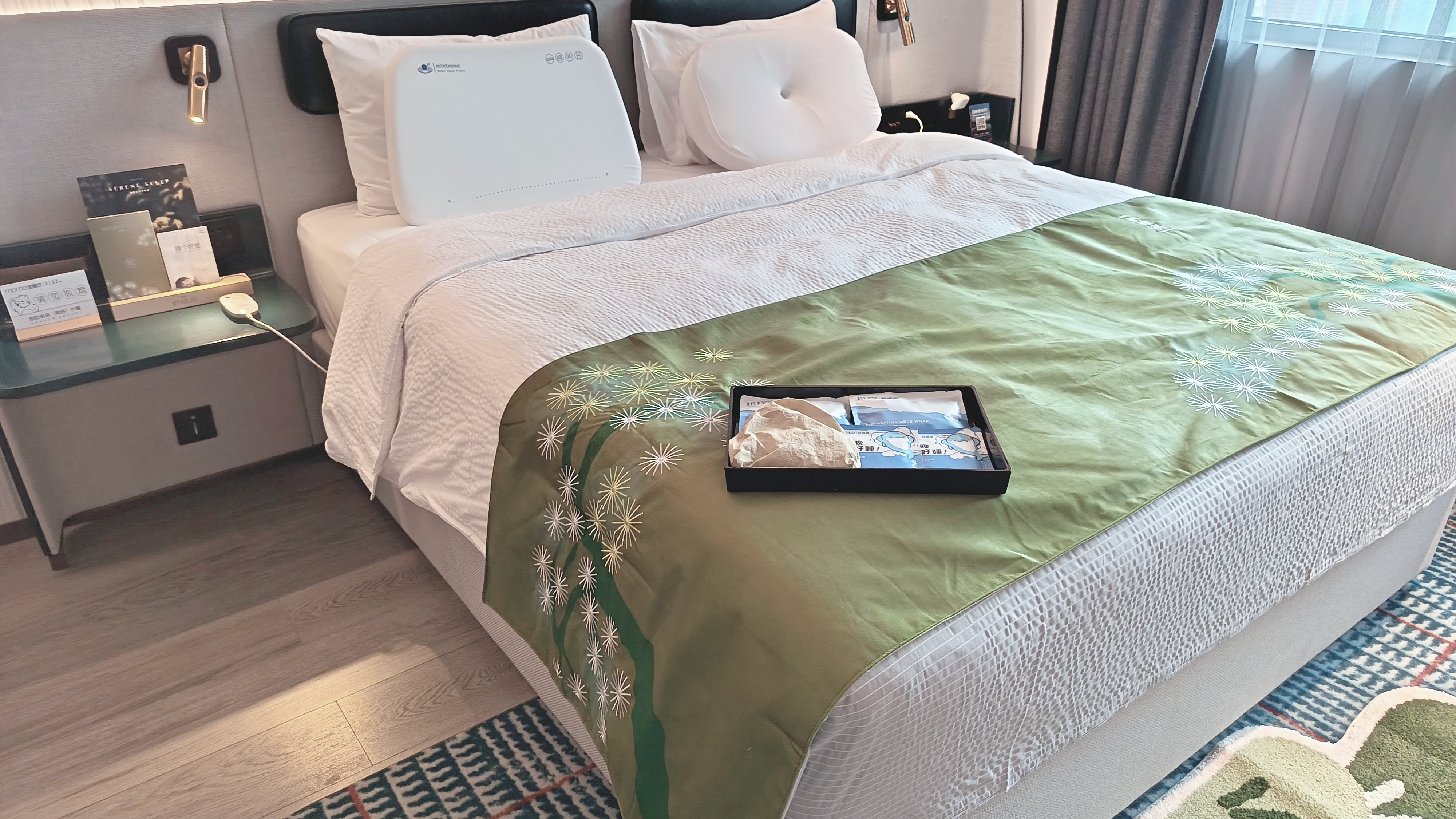 舒睡大床房（按摩助眠床垫+护颈深睡枕头+舒睡锦囊）