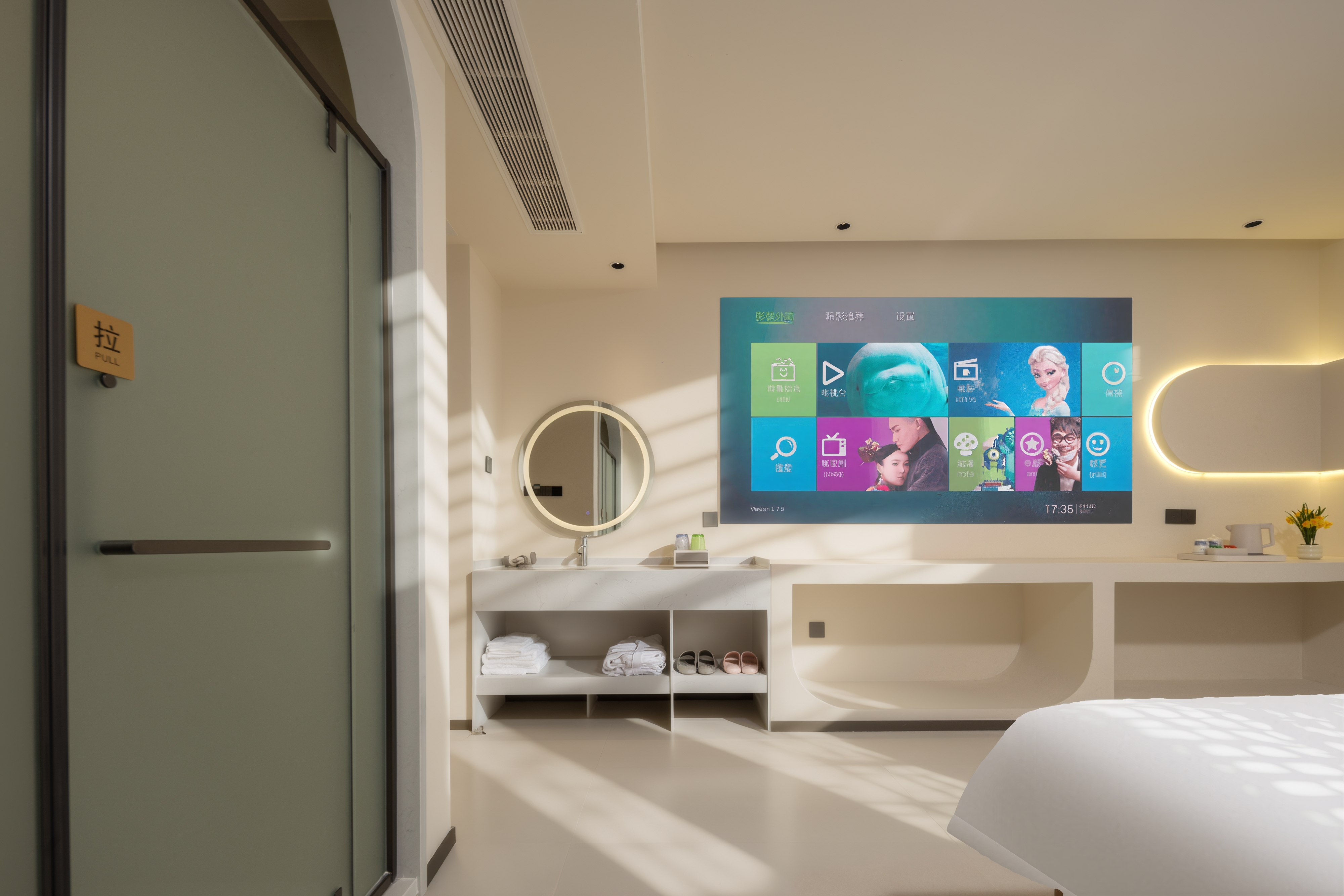 椰景屿境丨窗落地豪华大床房[AI智控-多功能台]