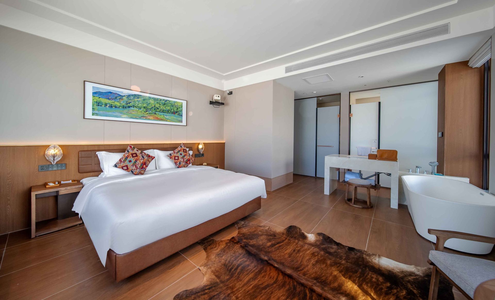 Panoramic Mountain View King Room