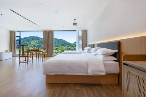 Yuetianju · Qishan Wangtian Stars Audio-Visual Resort Hotel (Yangshuo Shili Gallery Yulong River)