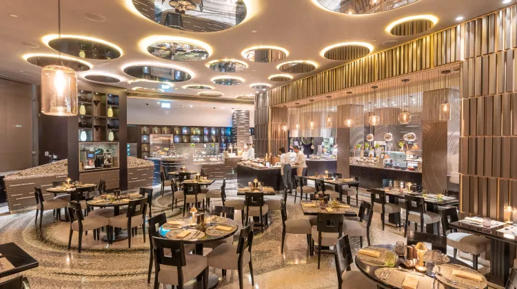 Jumeirah Emirates Towers Hotel Dining/Restaurant