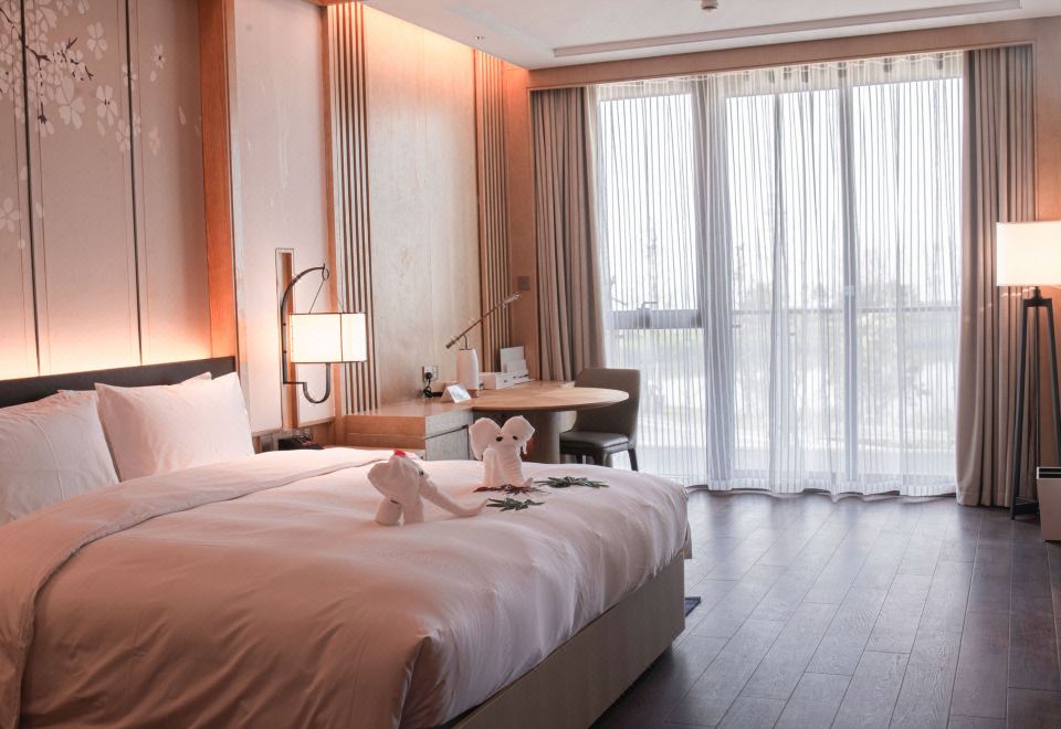 Hualuxe Suzhou Bay Hot Spring ResortDeluxe Room - Lake-View (Double Bed)