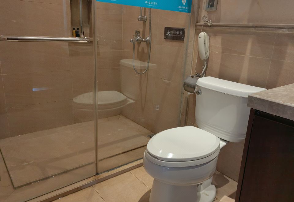 Baodun Lake Hushan Hot Spring ResortVenice Villa - 2-Room, Lake-View (1 living room)