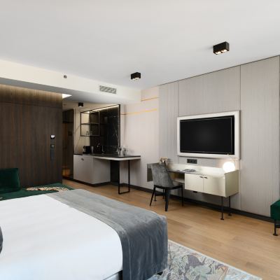 Junior Suite Emerald Hotel Promo Code