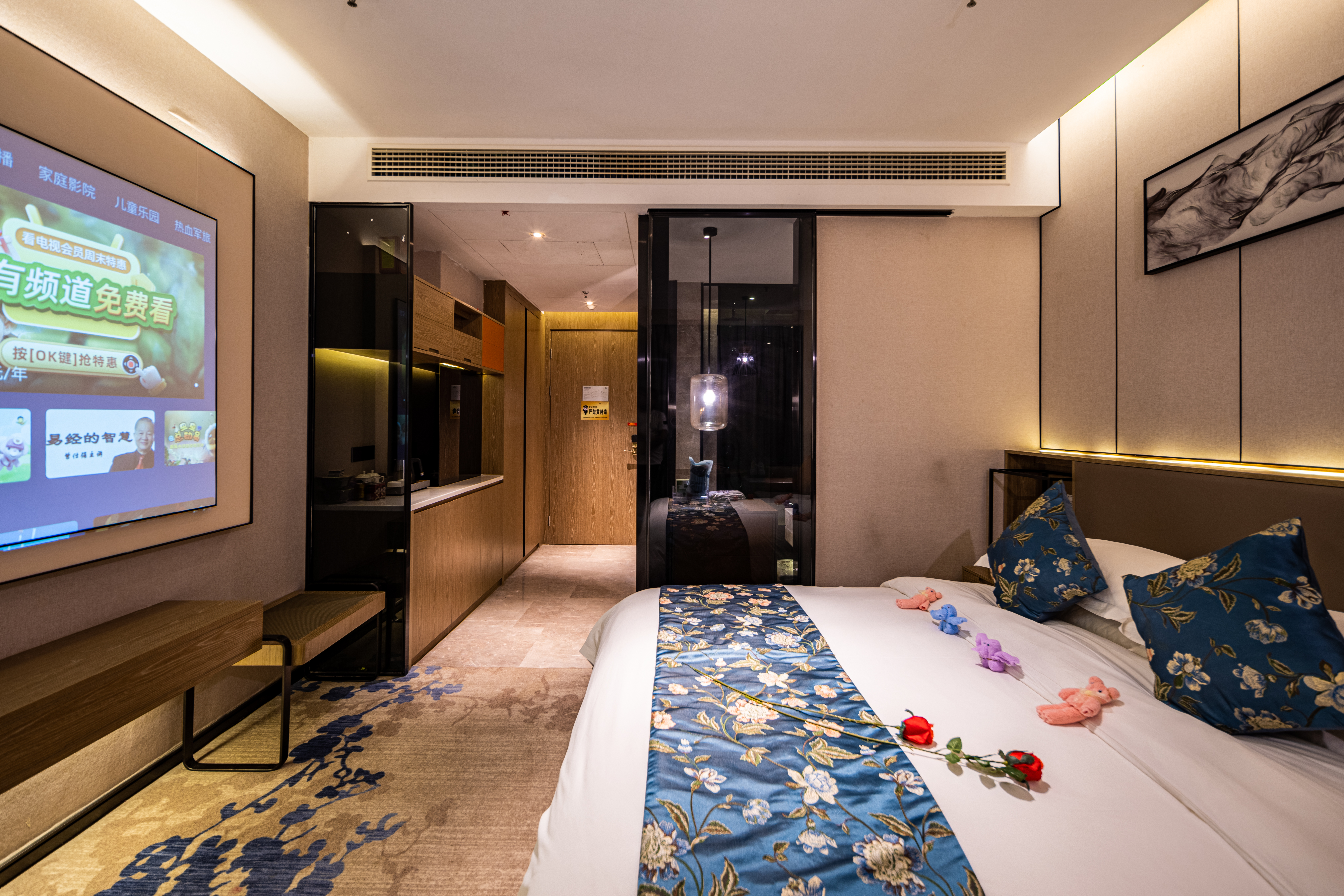 豪华影音大床房