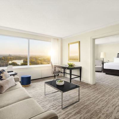 Fairmont Gold 1 Bd Suite King, 605 Sf, 56 Sm, Exclusive Lounge Access Breakfast and Evening Canape