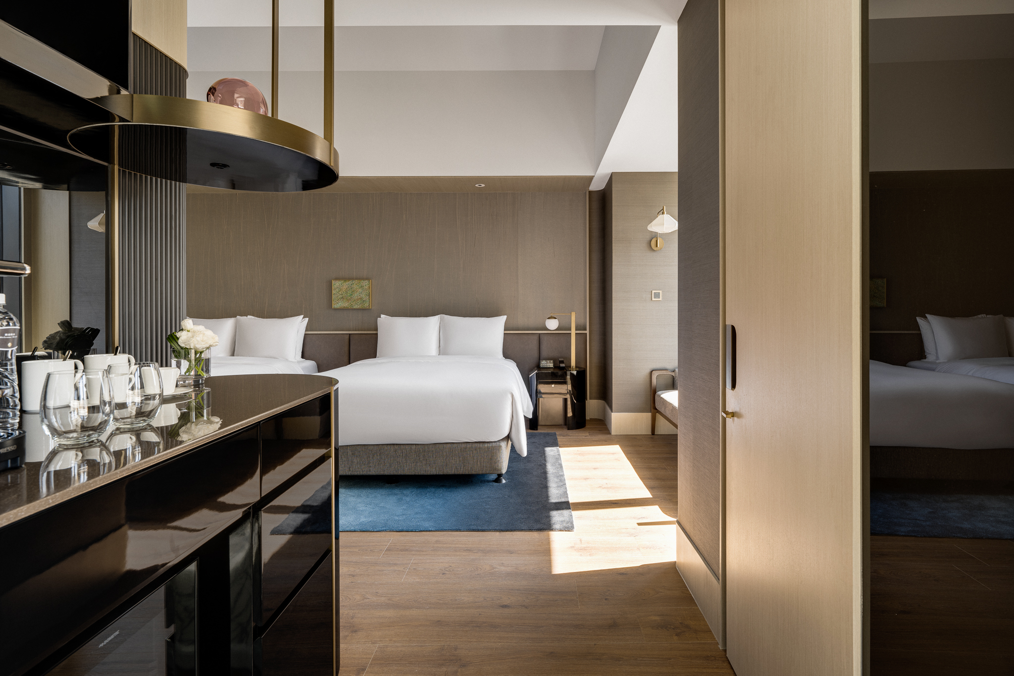 豪华雅致双中床房