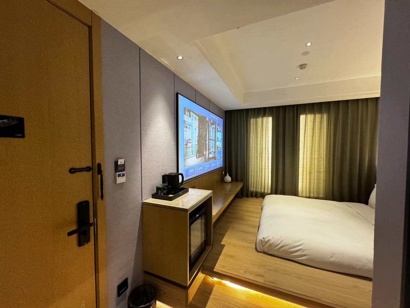 日式和风榻榻米房（智能客控+深睡记忆枕+迷你冰箱）